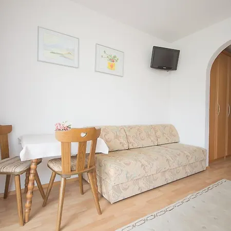 Haus Alpengruss Guest house *