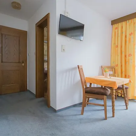 Haus Alpengruss Guest house *