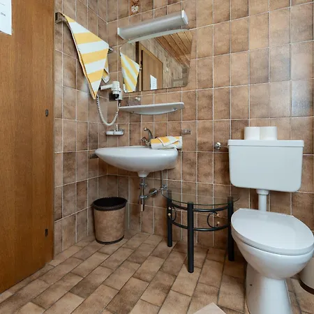 Gasthof Haus Alpengruß 3*